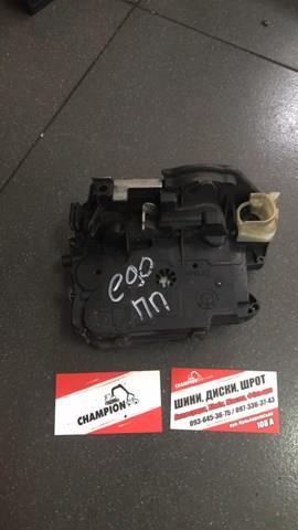 Внутрішній дверний замок 7059968 BMW