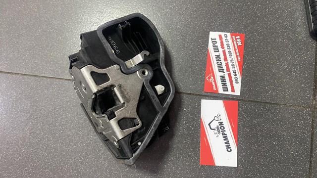 Замок двері правої передньої 7167066 BMW