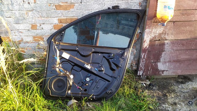 Скло пасажирських дверей 7L0845202F VAG