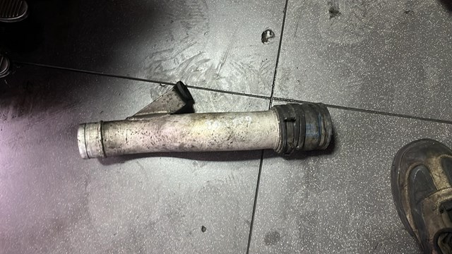 Патрубок повітряний, вихід повітряного фільтра 7L6128654B VAG