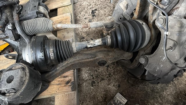 Піввісь (привід) передня 7L6407271A VAG