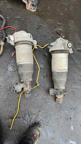 Стійка задня права 7L6512022E VAG