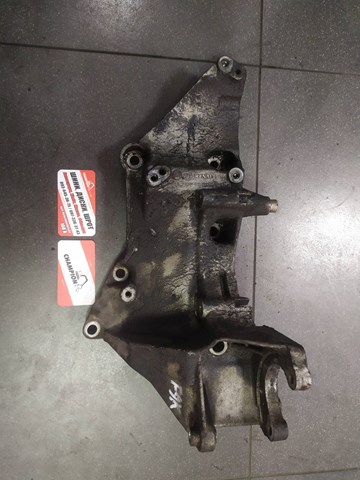 Кронштейн генератора 8200183234 RENAULT