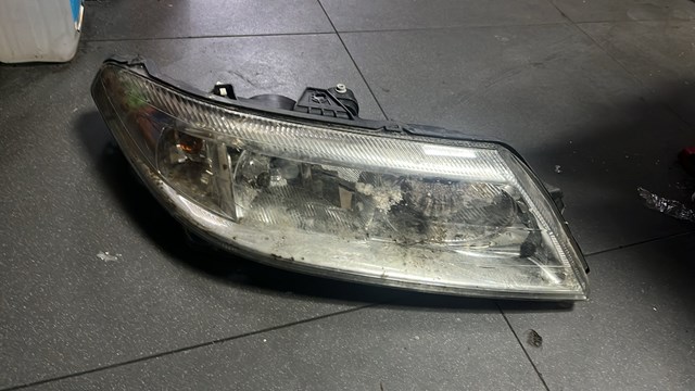 Фара передня права 8200207516 RENAULT