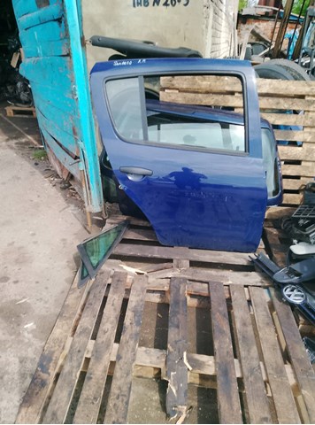 Скло задньої двері правої 8200733046 RENAULT