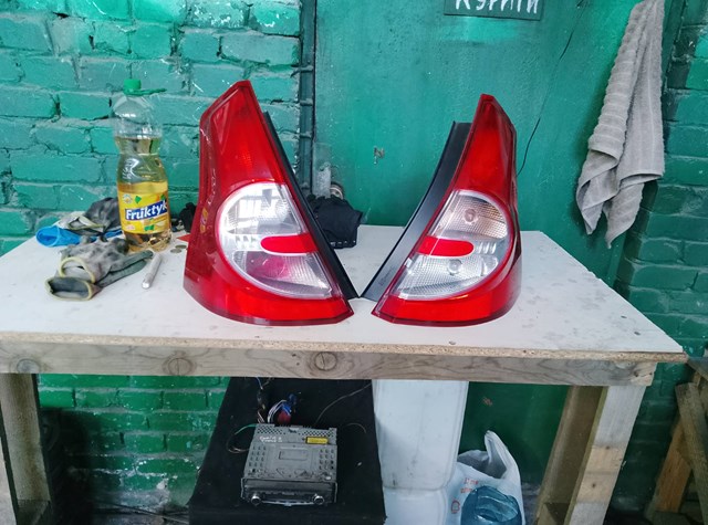 Задня ліва фара 8200734825 RENAULT