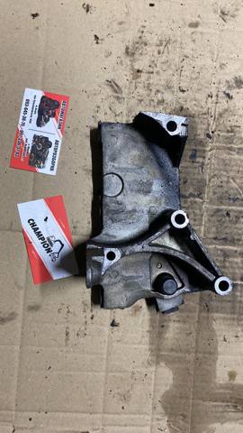 Кронштейн подушки (опори) двигуна, верхньої 8200871583 RENAULT