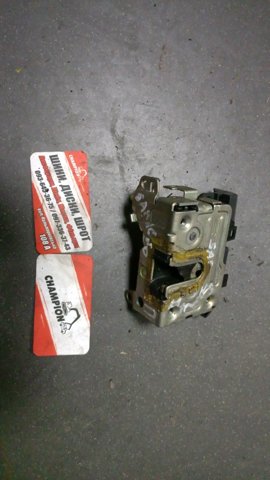 Замок двері правої передньої 8200928463 RENAULT
