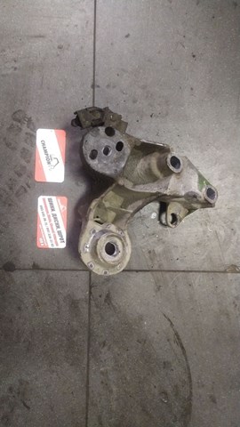 Кронштейн подушки (опори) двигуна, правої 8D0199352H VAG