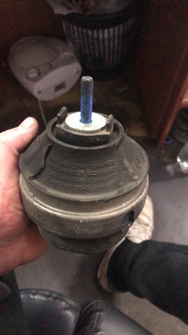 Ліва подушка двигуна 8D0199379M VAG