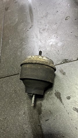 Ліва подушка двигуна 8D0199379S VAG