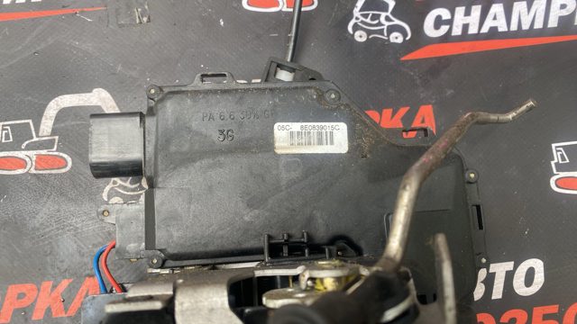 Замок задньої двері, лівої 8E0839015 VAG