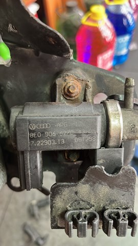 Клапан соленоїд регулювання заслонки EGR 8E0906627C VAG