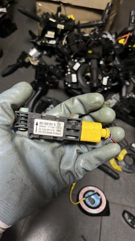 Датчик AIRBAG передній 8E0959651B VAG