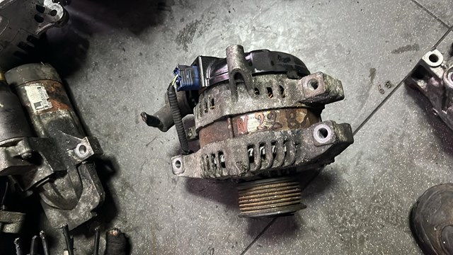 Генератор автомобільний 8EL015630581 HELLA