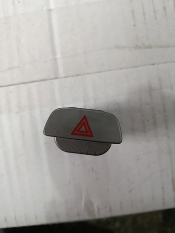 Кнопка включення аварійного сигналу Форд Фокус II