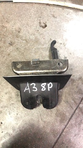 Замок п'ятих дверей 8P3827505 VAG