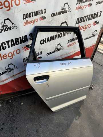 Двері задні, праві 8P4833052A VAG