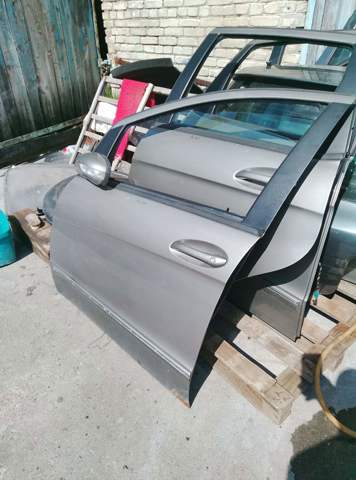 Скло водійських дверей A1697250110 MERCEDES
