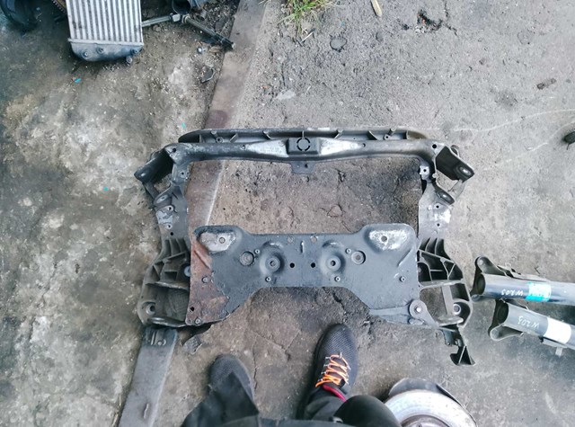 Підрамник передньої підвіски A2036280557 MERCEDES
