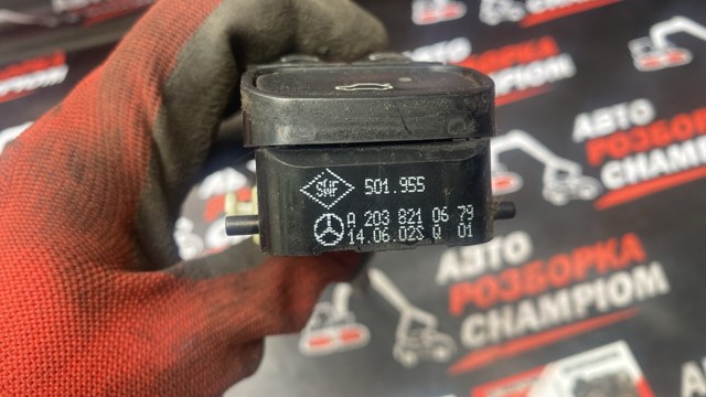 Кнопки переднього лівого склопід'ємника A2038210679 MERCEDES