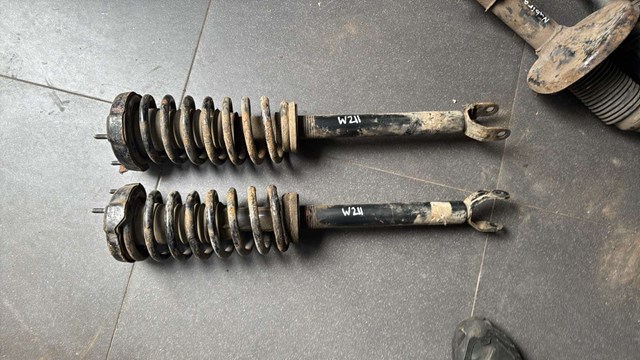 Кріплення переднього амортизатора A2113200026 MERCEDES