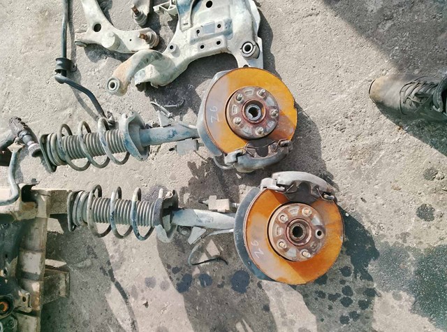 Цапфа поворотна права BP4K33021C MAZDA