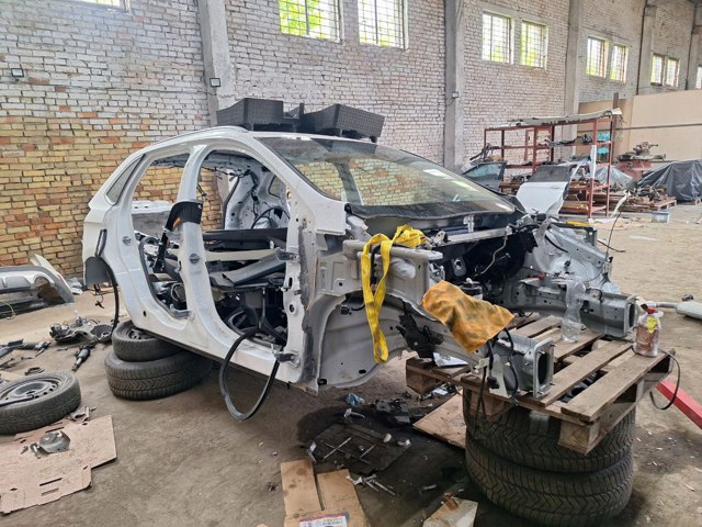 Бічна частина задня ліва KT4Z5827841B FORD