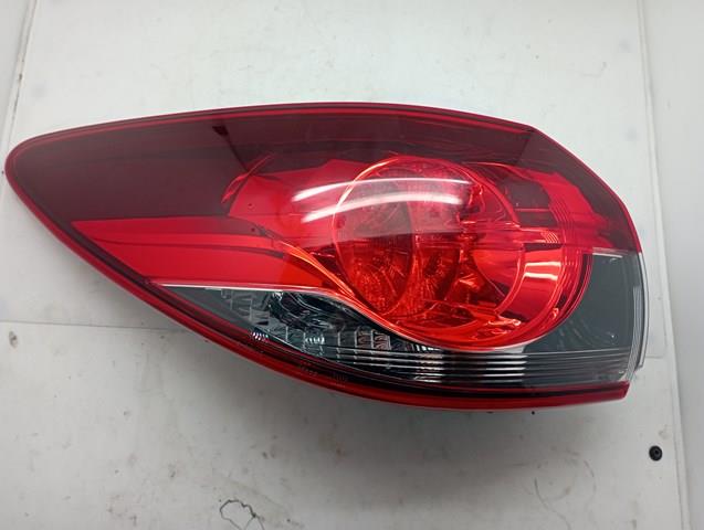 Задній правий зовнішній ліхтар GHP951150 MAZDA