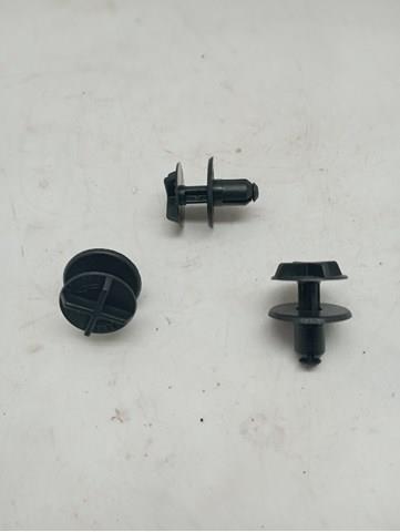Пістон (кліп) кріплення обшивки дверей LR024316 LAND ROVER