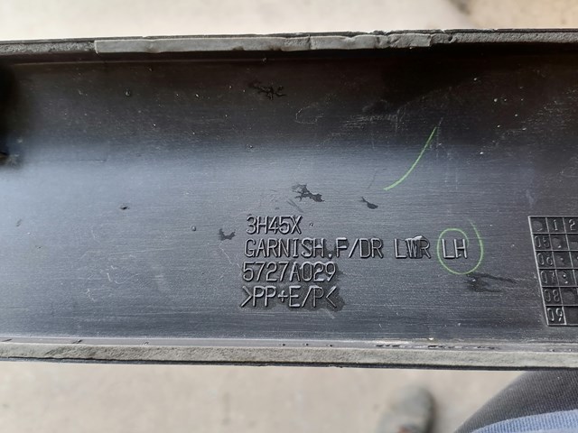 Молдинг передньої лівої двері 5727A029 MITSUBISHI