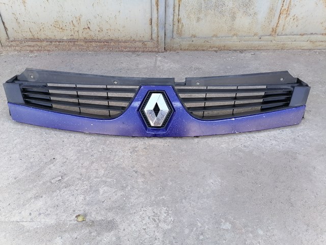Решітка радіатора 8200426365 RENAULT