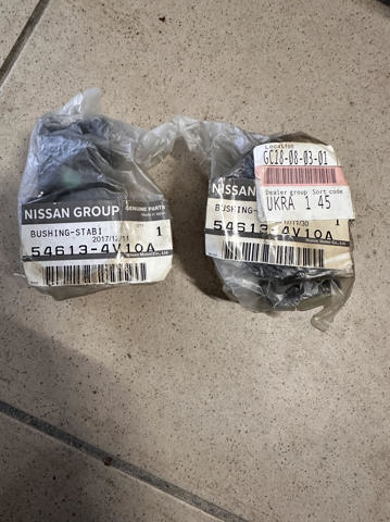 Втулка переднього стабілізатора 546134V10A NISSAN