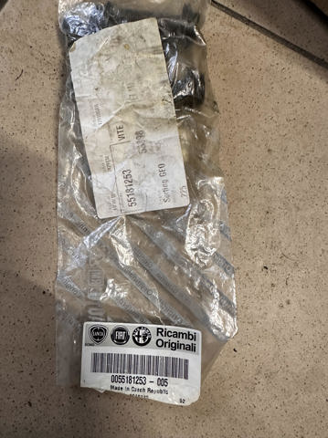 Болт шестерні распредвала 55181253 FIAT