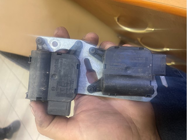 Двигун заслінки рециркуляції повітря 0132801320 VAG