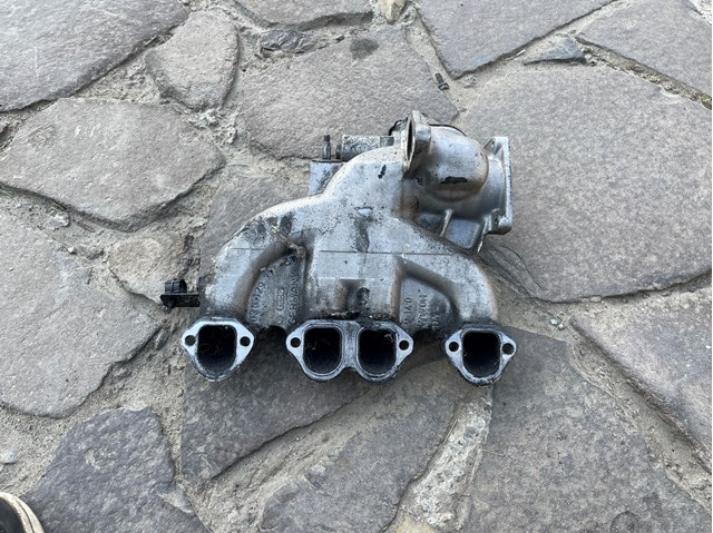 Колектор впускний 038129713BM VAG