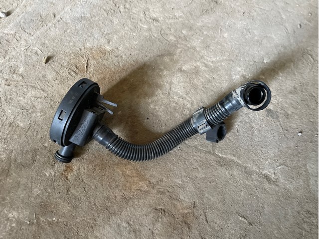 Клапан PCV вентиляції картера Volkswagen Golf 5