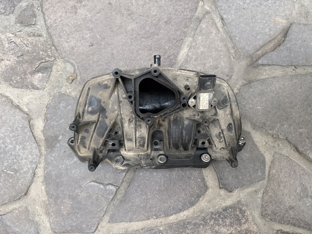 Колектор впускний верхній 03C129711Q VAG