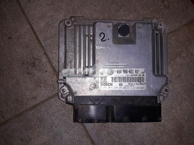 Блок електронного управління 03G906021KK VAG