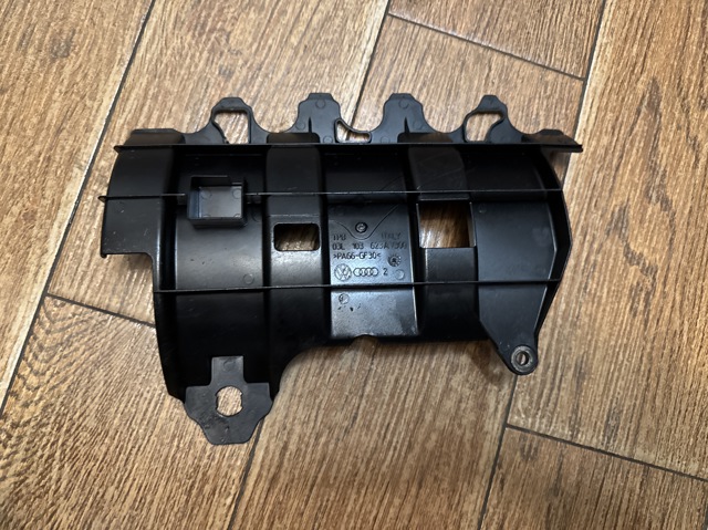 Масловідбивач піддону двигуна 03L103623A VAG