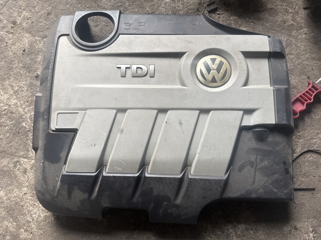 Кришка двигуна декоративна 03L103925AM VAG