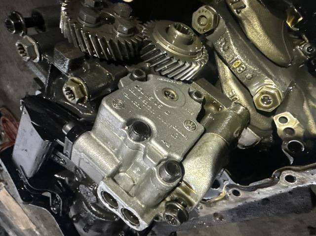 Помпа масляна 03L115105D VAG