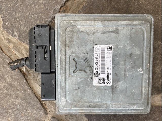 Блок електронного управління 03L906023CE VAG