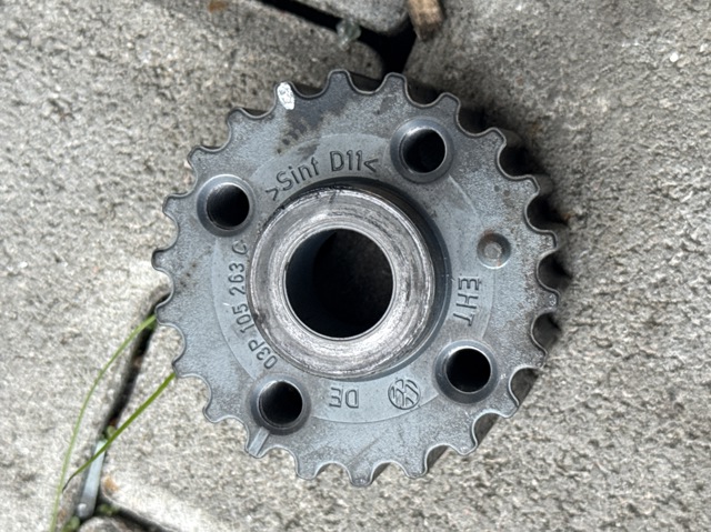 Зірочка приводу коленвала двигуна 03P105263C VAG