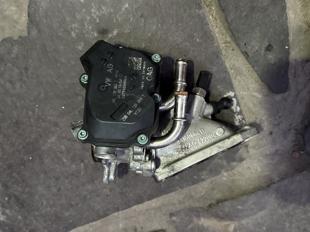 Заслінка повітряна 04L128063T VAG