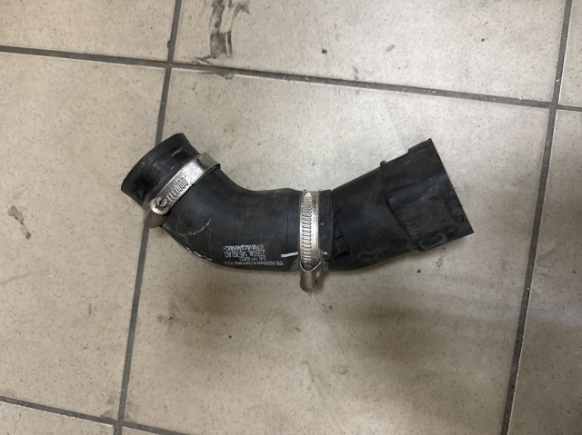 Патрубок турбіни вихлопних газів 04L131111M VAG