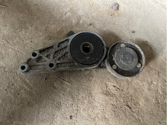 Натягувач приводного ременя 058903133 VAG