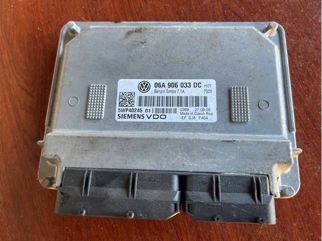 Комп'ютер двигуна 06A906033DC VAG