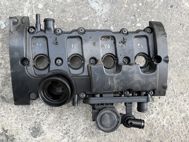 Кришка двигуна 06F103469F VAG