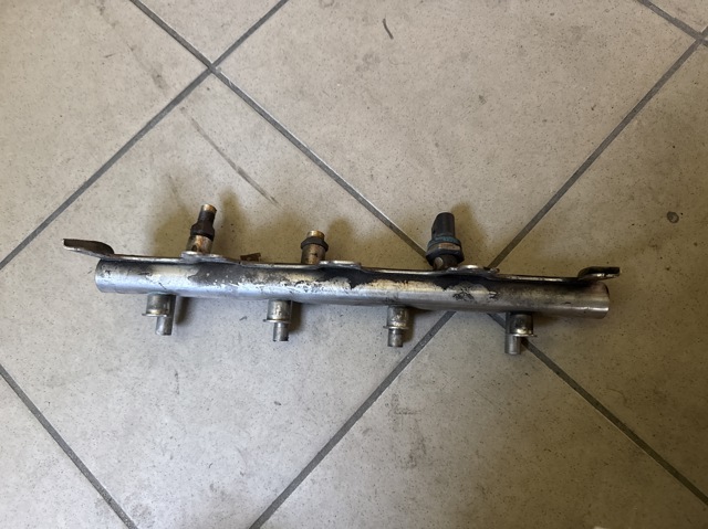 Розподільник палива 06F133317L VAG
